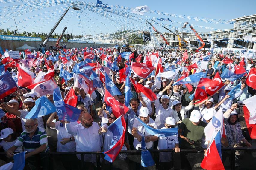 Deva Büyük Trabzon mitingine hazırlanıyor