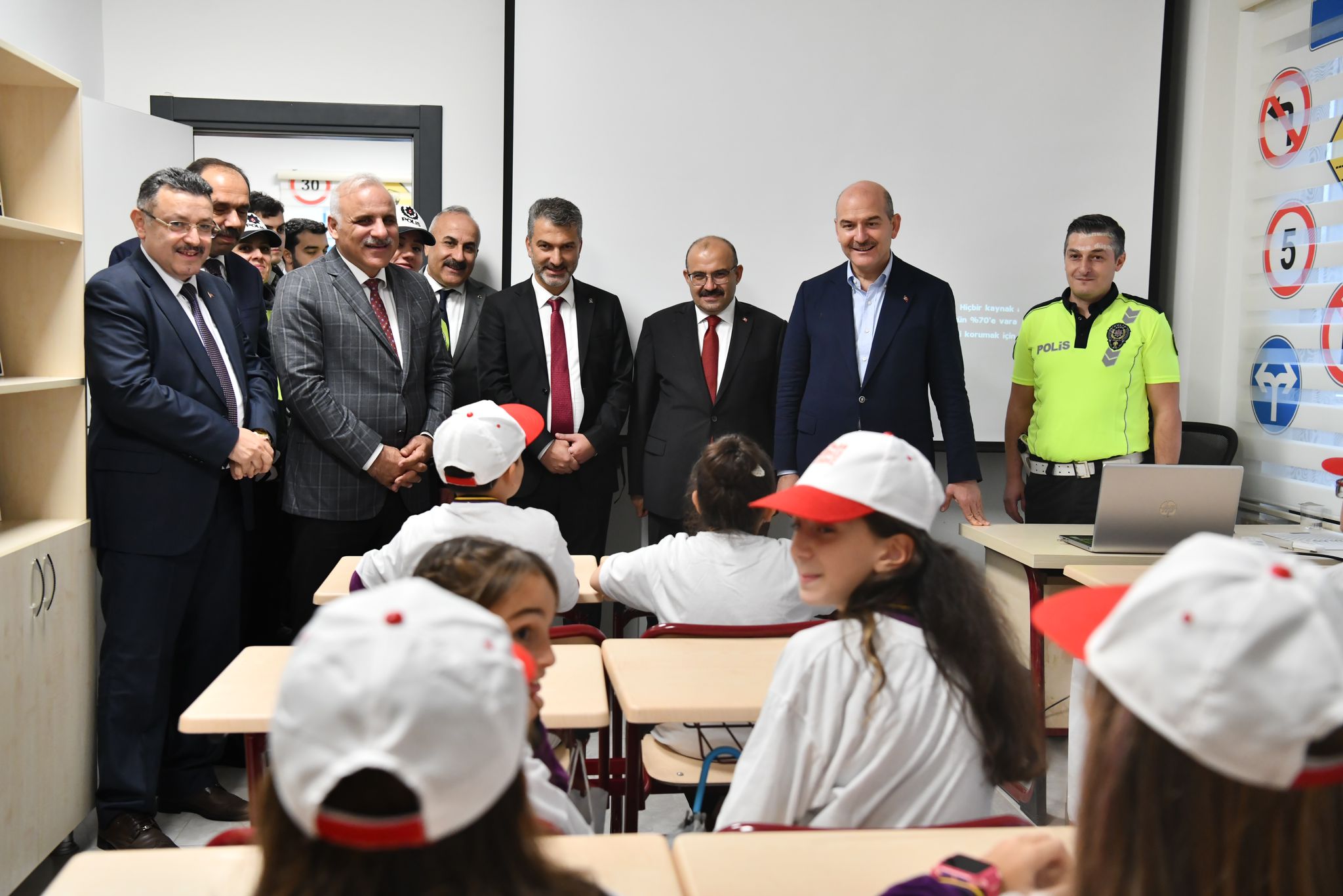 Trabzon'da çocuk trafik eğitim pisti açıldı!