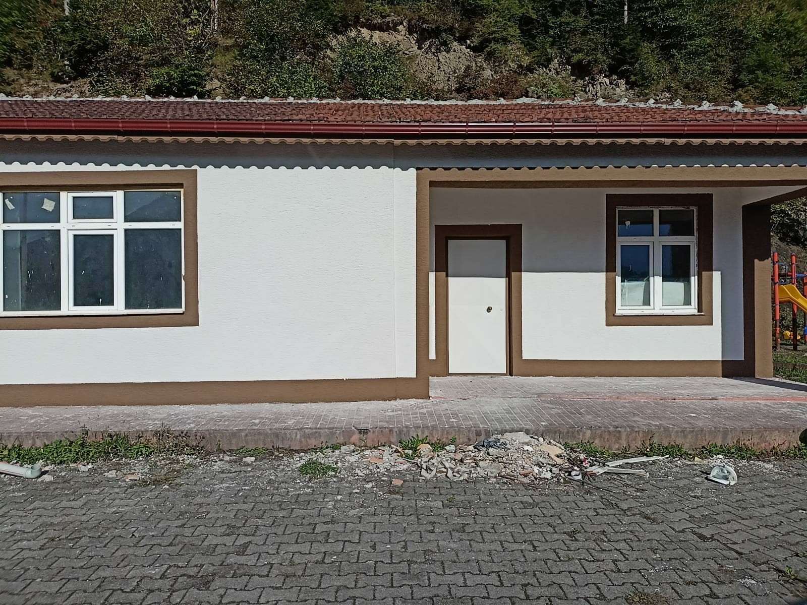 Trabzon'da harabeye dönen köy okulu, konağa dönüştürüldü
