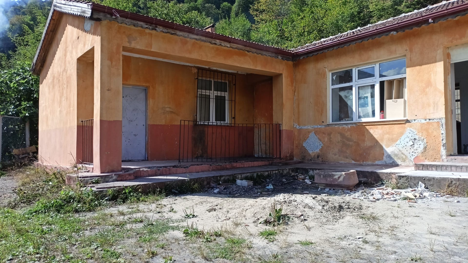 Trabzon'da harabeye dönen köy okulu, konağa dönüştürüldü