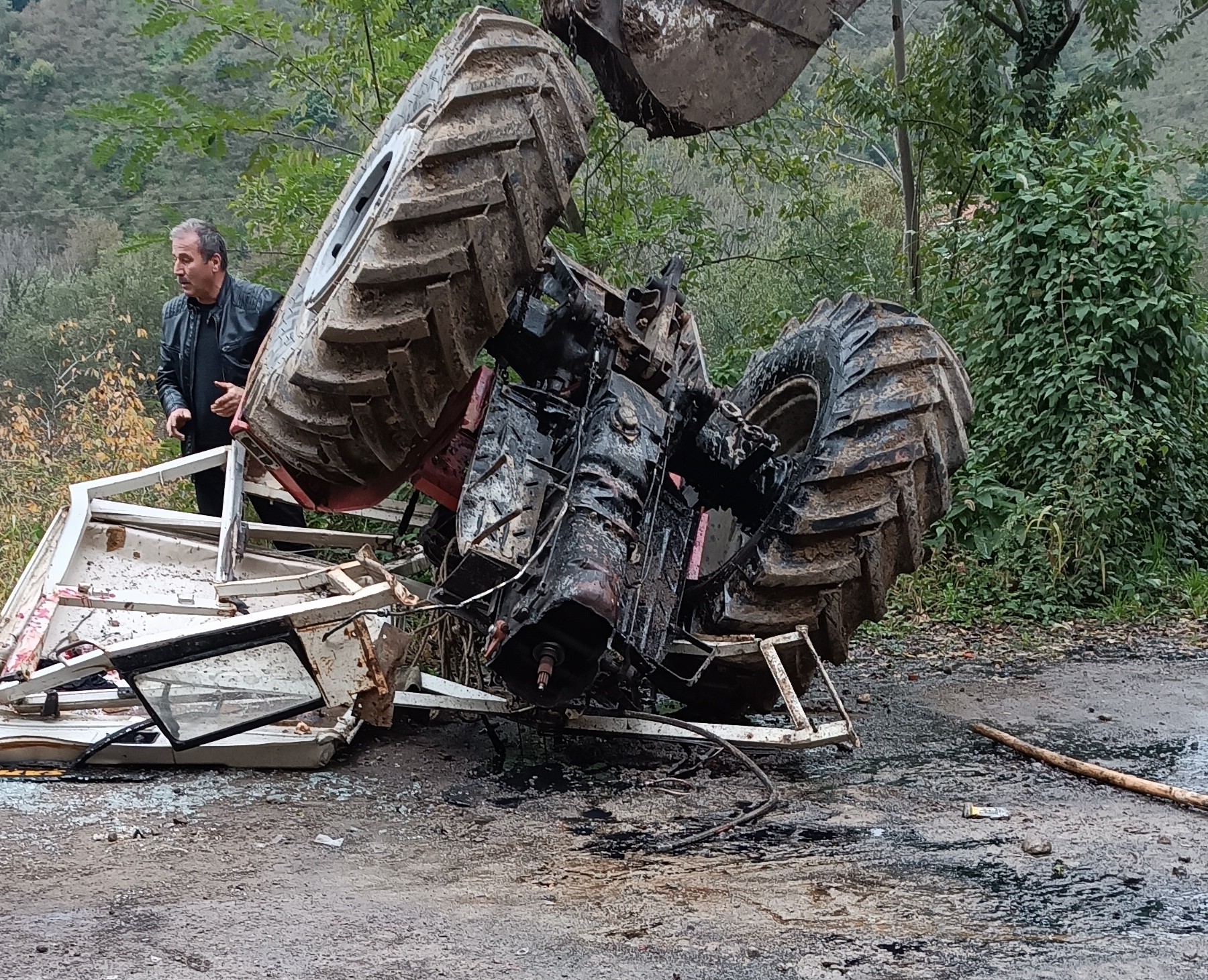Ordu'da traktör uçurumdan yuvarlandı: 1 yaralı