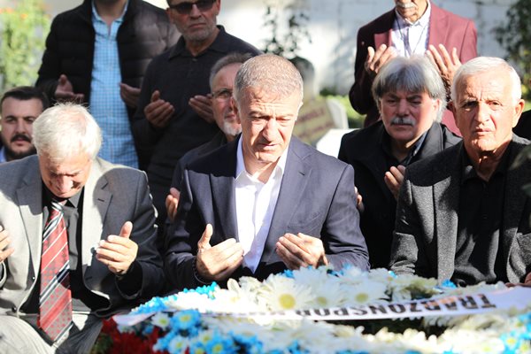 Trabzonspor efsanesi Kadir Özcan mezarı başında anıldı