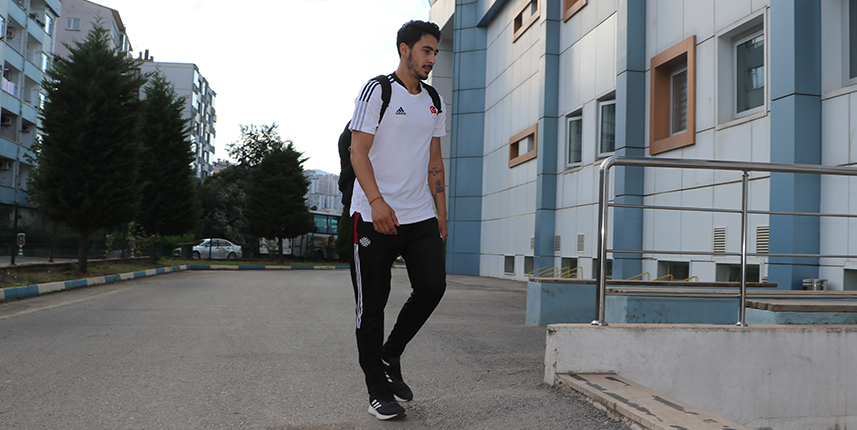 Trabzon'da şans eseri adım attığı hentbolda başarılarına başarı katıyor