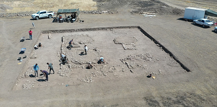 Kahramanmaraş'taki arkeolojik kazıda 7 bin 600 yıllık damga mühür bulundu