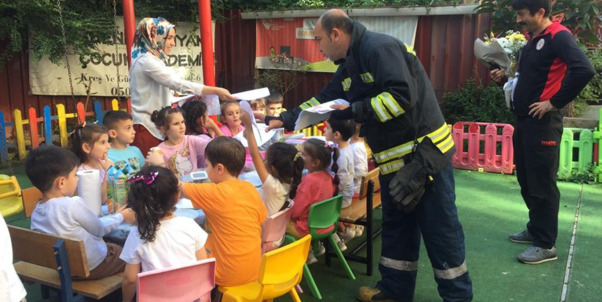 Rize'de yangın ihbarına giden itfaiye ekiplerine sürpriz kutlama