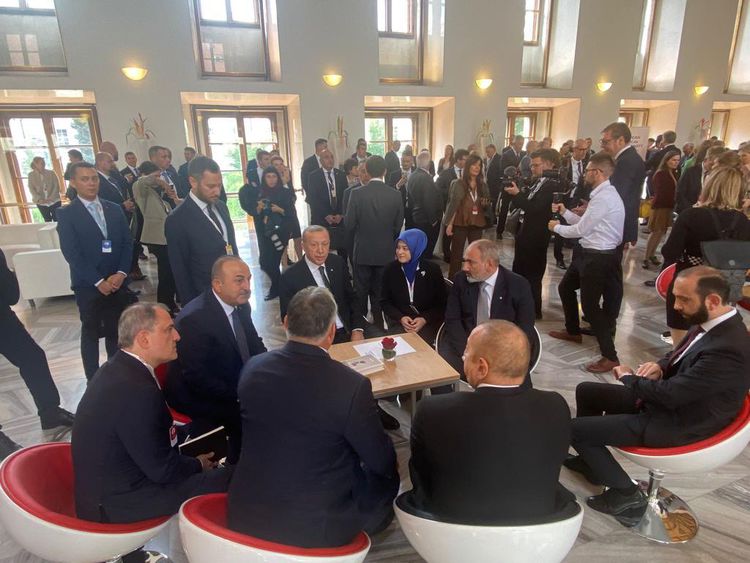 Cumhurbaşkanı Erdoğan Aliyev ve Paşinyan ile görüştü