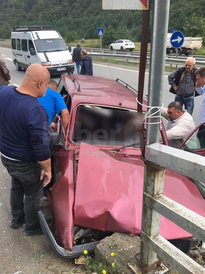 Trabzon’da otomobil istinat duvarına çarptı