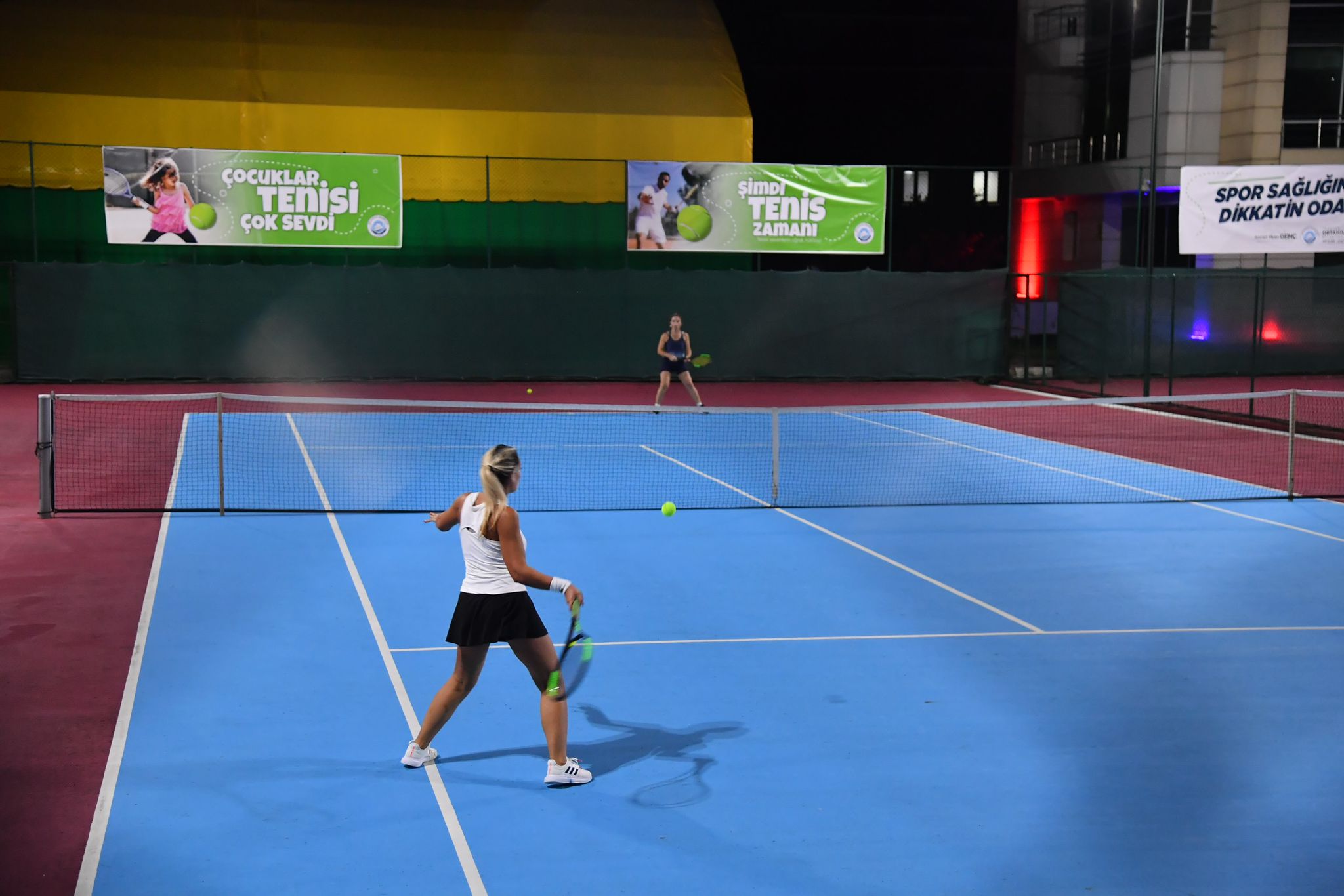 Ortahisar Belediyesi'nin düzenlediği "Veteran Tenis Turnuvası" sürüyor