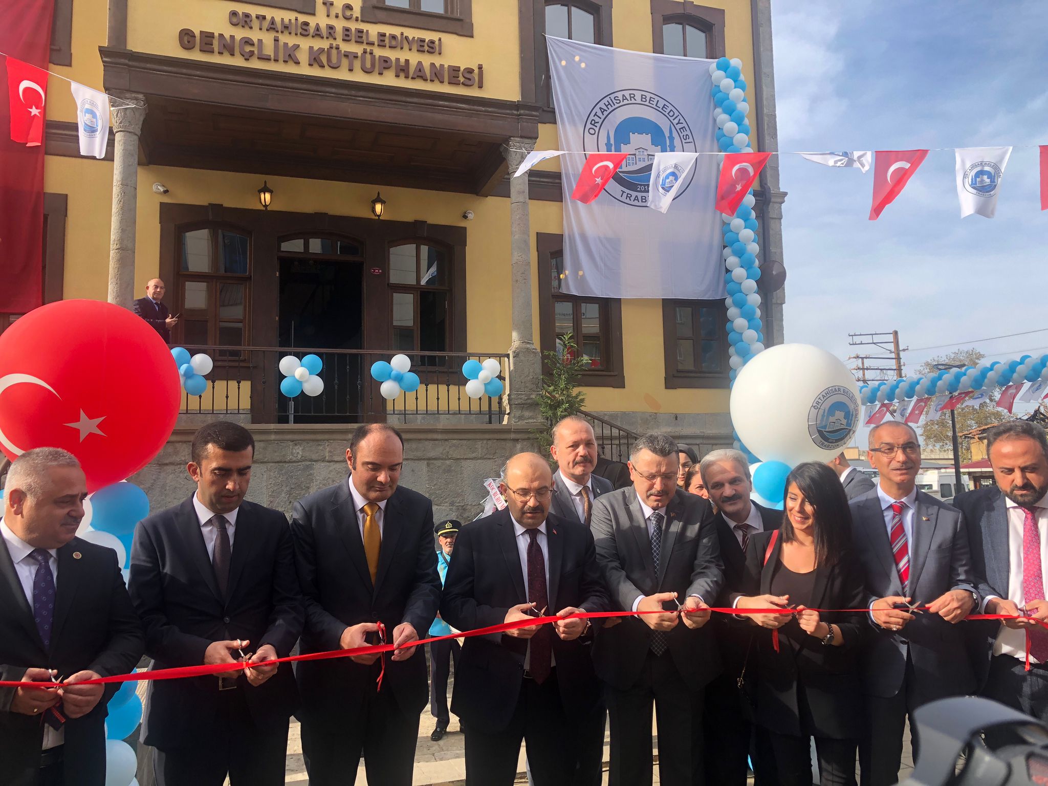  Karadeniz'in ilk dijital kütüphanesi Trabzon'da açıldı!