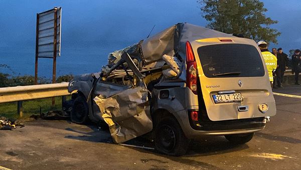 Ordu'da hafif ticari araç tıra çarptı! 1 kişi öldü, 3 kişi yaralandı