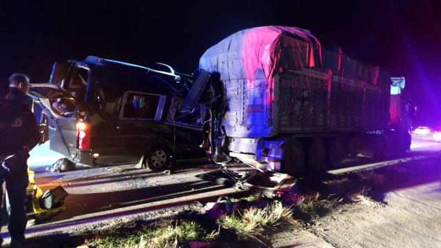 Amasya'da ünlü tiyatrocuları taşıyan minibüs kaza yaptı! Ölü ve yaralılar var