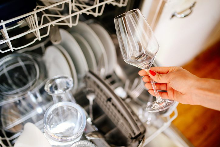 Mutfakların Vazgeçilmez Beyaz Eşyası: Bulaşık Makinesi