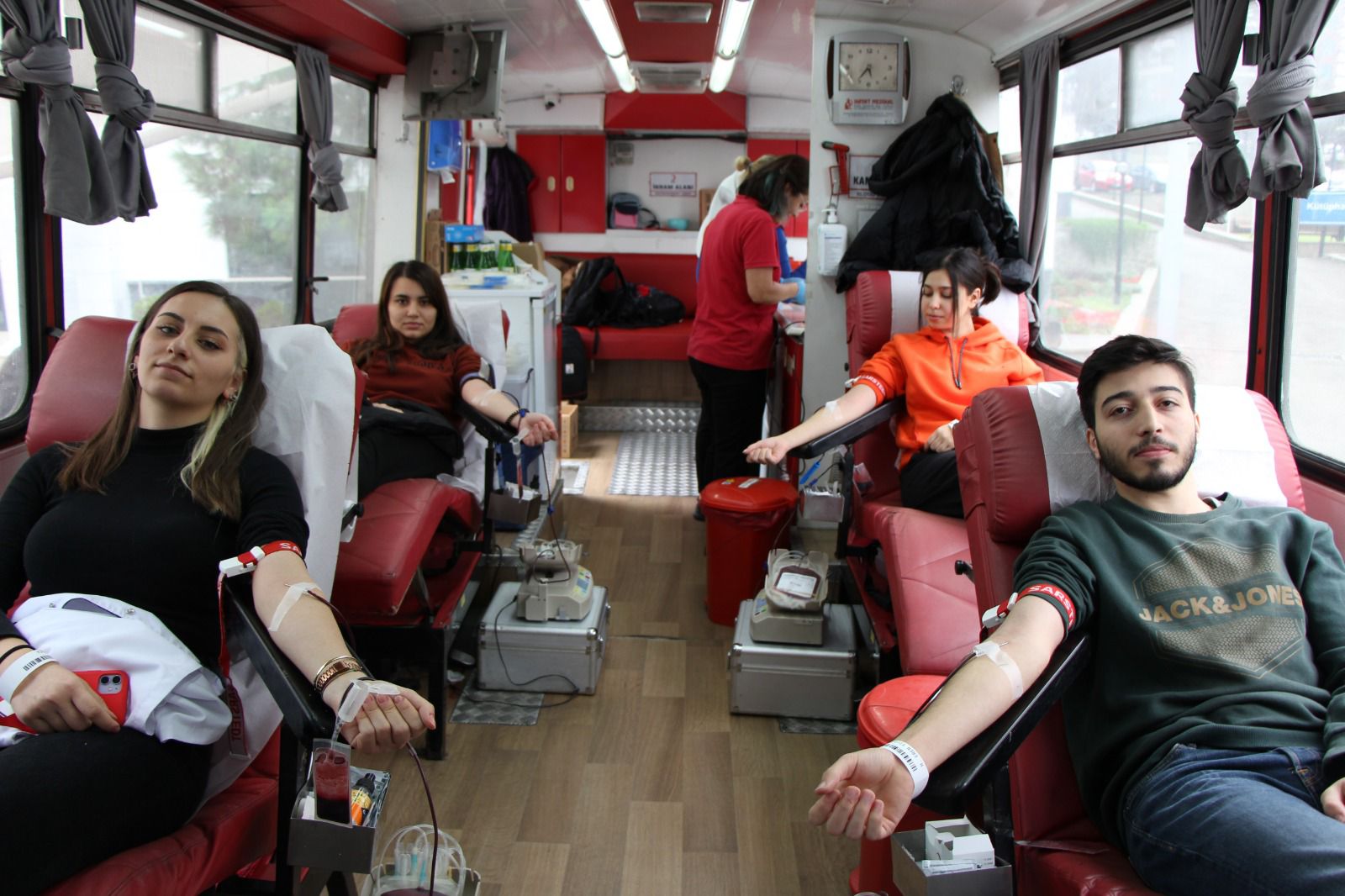 Avrasya Üniversitesi öğrencileri kan bağışı konusunda farkındalık yarattı