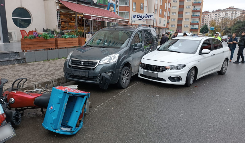 Trabzon’da kaza! Park halindeki 2 araca çarptı