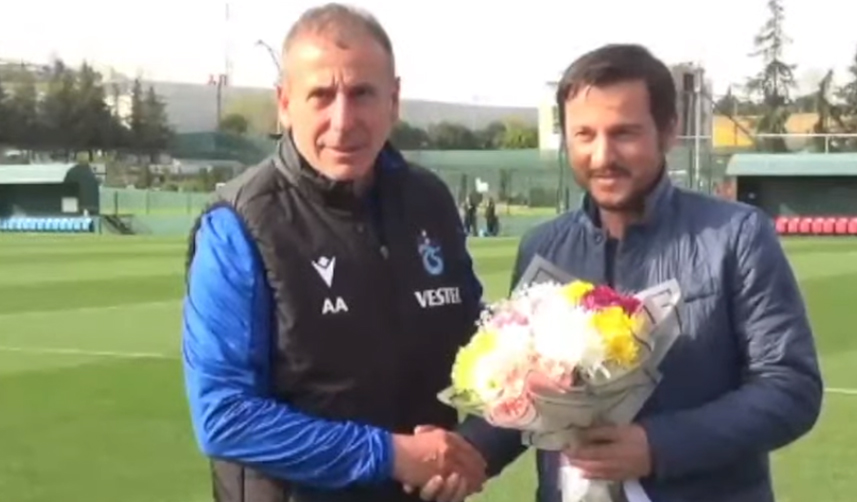 Futbolculardan Abdullah Avcı’ya Öğretmenler Günü kutlaması