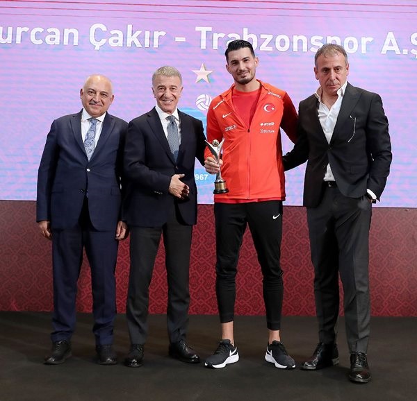 TrabzonsporUğurcan Çakır'a Fair-Play Futbolcu ödülü