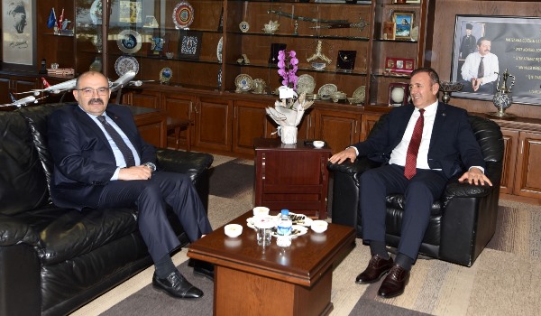 Trabzon Valisi Ustaoğlu Havalimanı çalışmalarını anlattı! İşte yapılacak çalışma