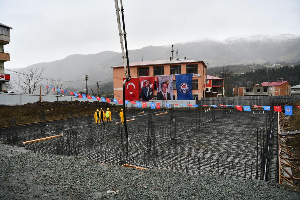 Düzköy Pazaryeri ve ve Otopark Projesi'nin temeli törenle atıldı