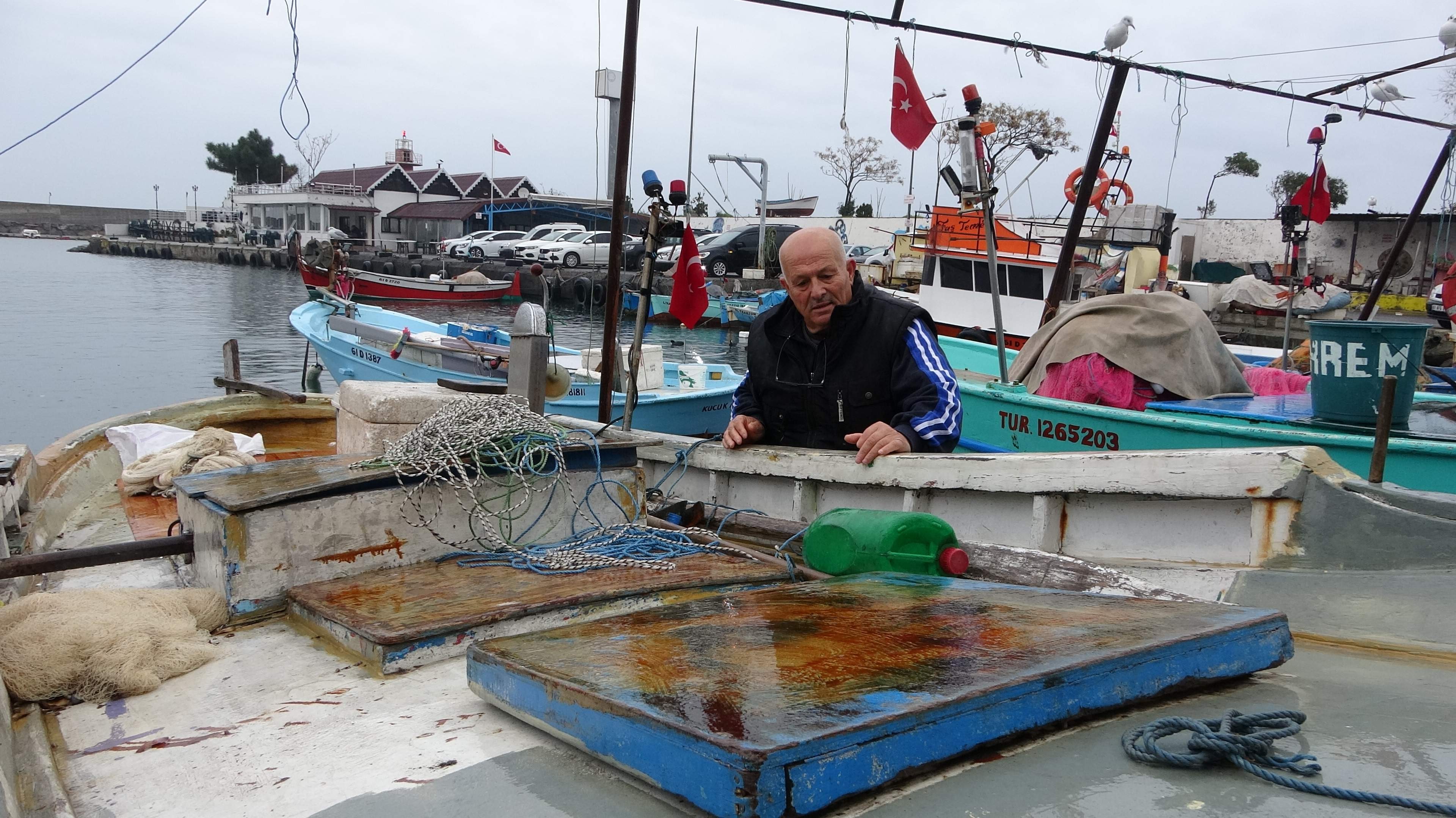 Trabzon'da küçük balıkçıların makara cezası tepkisi