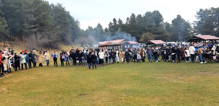 Üniversiteli Trabzonsporlulardan festival! 1 ton hamsi tüketildi