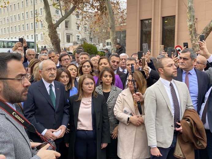 CHP lideri Kılıçdaroğlu Adalet Bakanlığı'na yürüdü