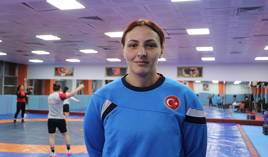 Trabzonlu Milli güreşçi Mehtap Gültekin, yeni başarılar için ter döküyor