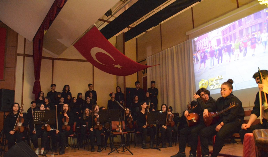 Trabzon'da-değerler-eğitiminde-protokol-öğrencilere-ayrıldı-