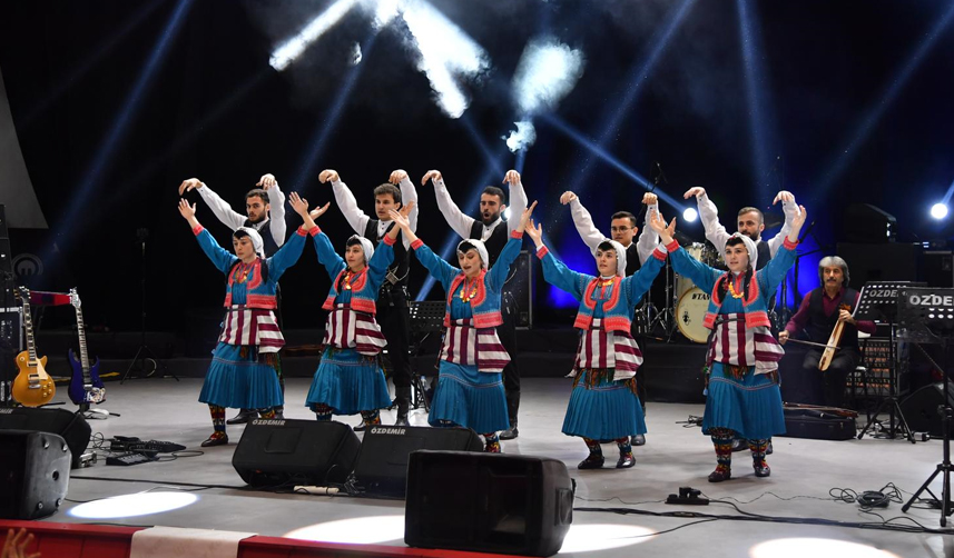 Trabzon'da-öğrenciler-‘Gençlik-Festivali’nde-coştu!