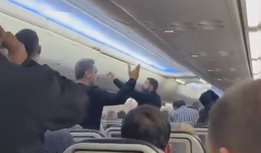 Trabzon Havalimanı'ndaki olayda uçaktan tahliye anları kamerada