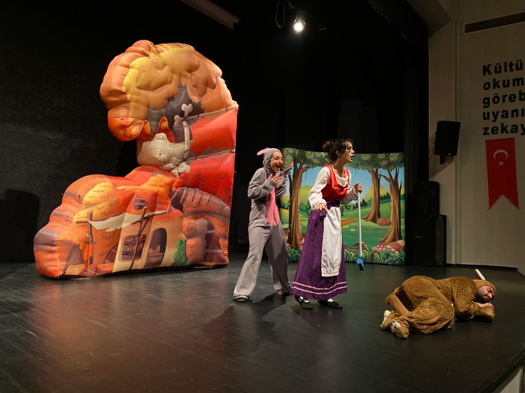 Trabzon Büyükşehir Belediyesi'nden çocuklara tiyatro şöleni