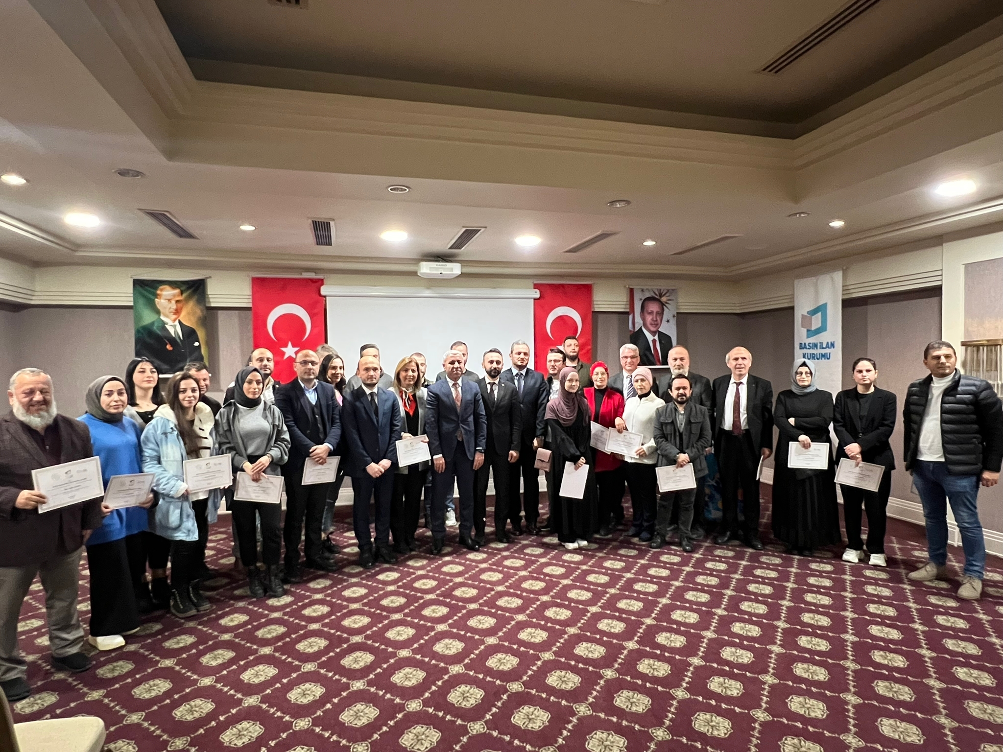 Trabzon'da turizm gazeteciliği ve yazarlığı eğitimi tamamlandı! Gazeteciler sertifikalarını aldı