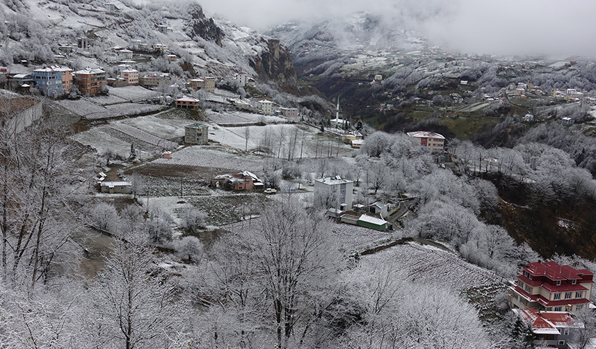 Zigana Dağı'nda kar yağışı etkili oldu