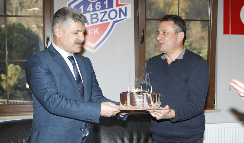 1461 Trabzon FK Başkanı Celil Hekimoğlu'na doğum günü sürprizi