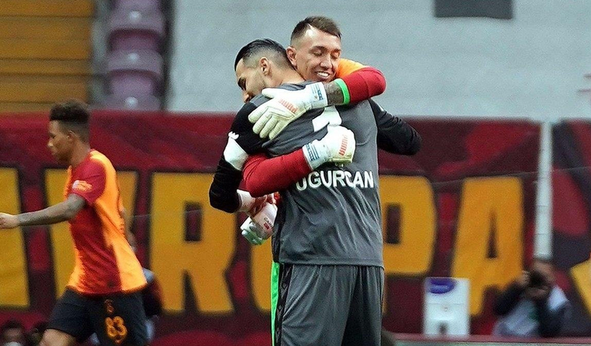 Galatasaray kalecisi Muslera'dan Trabzonspor kaptanı Uğurcan'a büyük övgü!