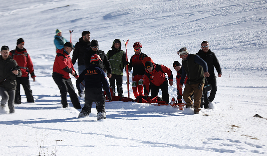Rize'de Gençler ve Büyükler Dağ Kayağı Türkiye Şampiyonası yapıldı