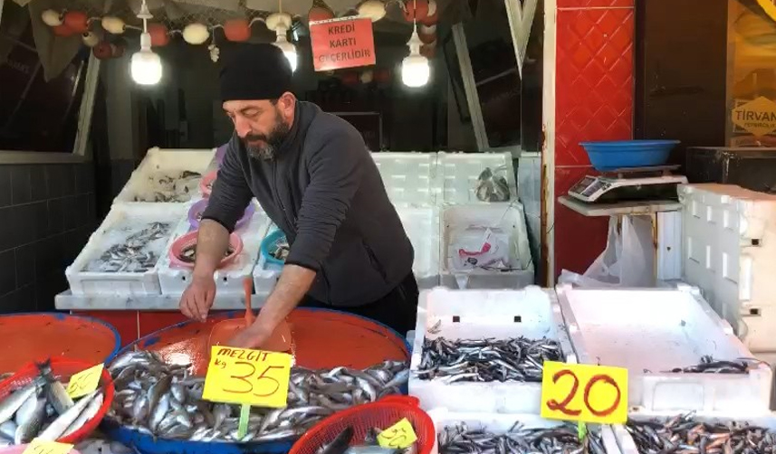 Rize'de-hamsi-fiyatları-vatandaşın-yüzünü-güldürüyor
