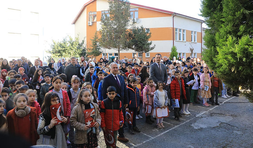 Trabzon'da Başkan Ekim, miniklerin karne sevincine ortak oldu