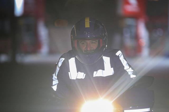 Trabzonlu Bakan yeni yıla motokurye olarak girdi! İlk sipariş bir kız yurdundan geldi