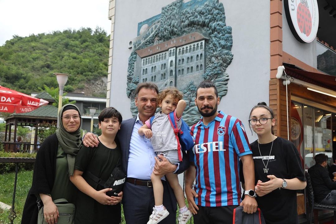 Maçka Belediye Başkanı Koçhan’dan “Makarnanın yerini powerbank aldı!” cevabı