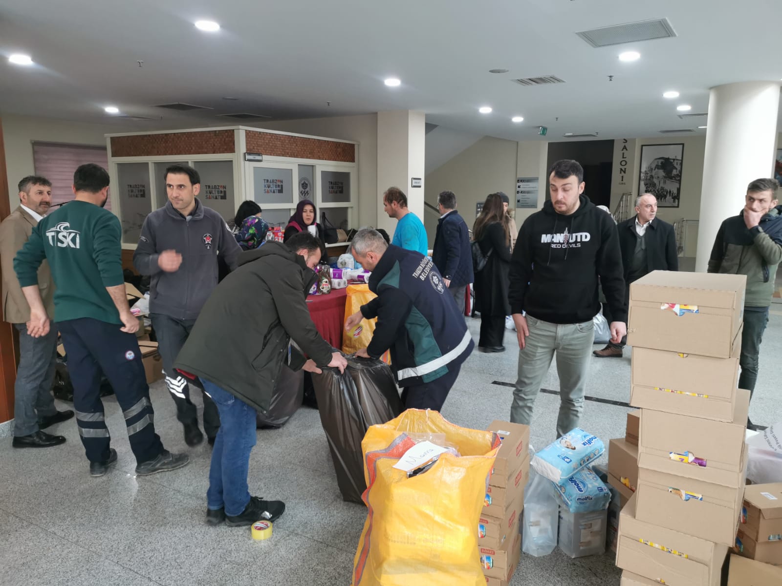 Karadeniz'den deprem bölgesine yardımlar devam ediyor