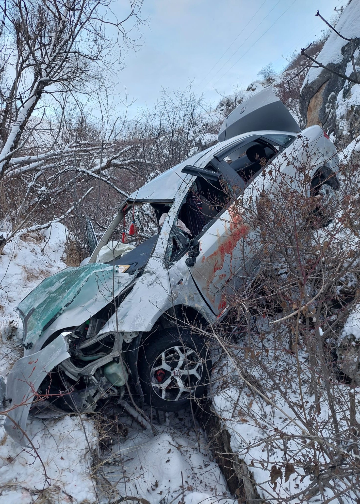 Gümüşhane'de kar kaza getirdi! 6 kişi yaralandı 