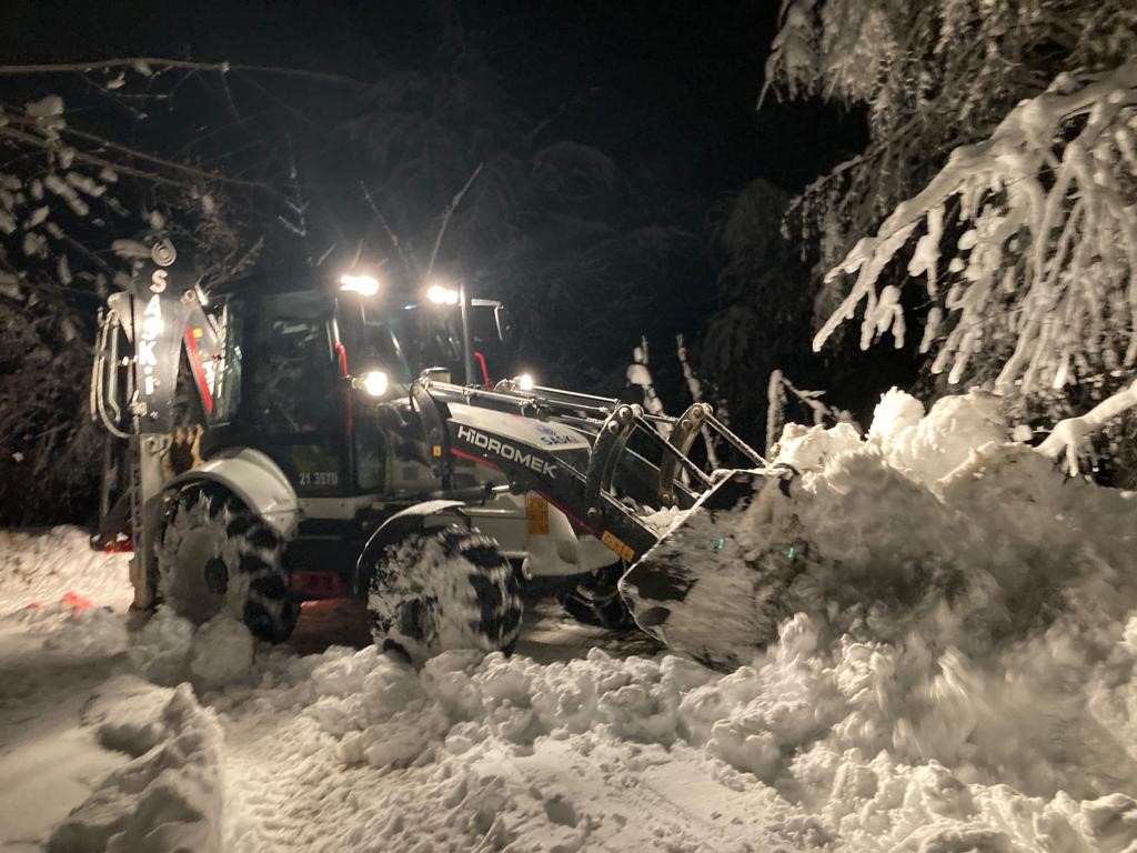 Samsun'da kardan kapanan yollar ulaşıma açıldı 