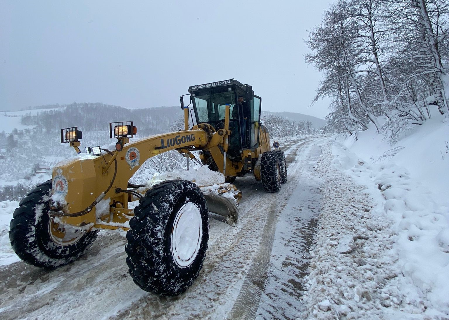 Samsun'da kardan kapanan yollar ulaşıma açıldı 