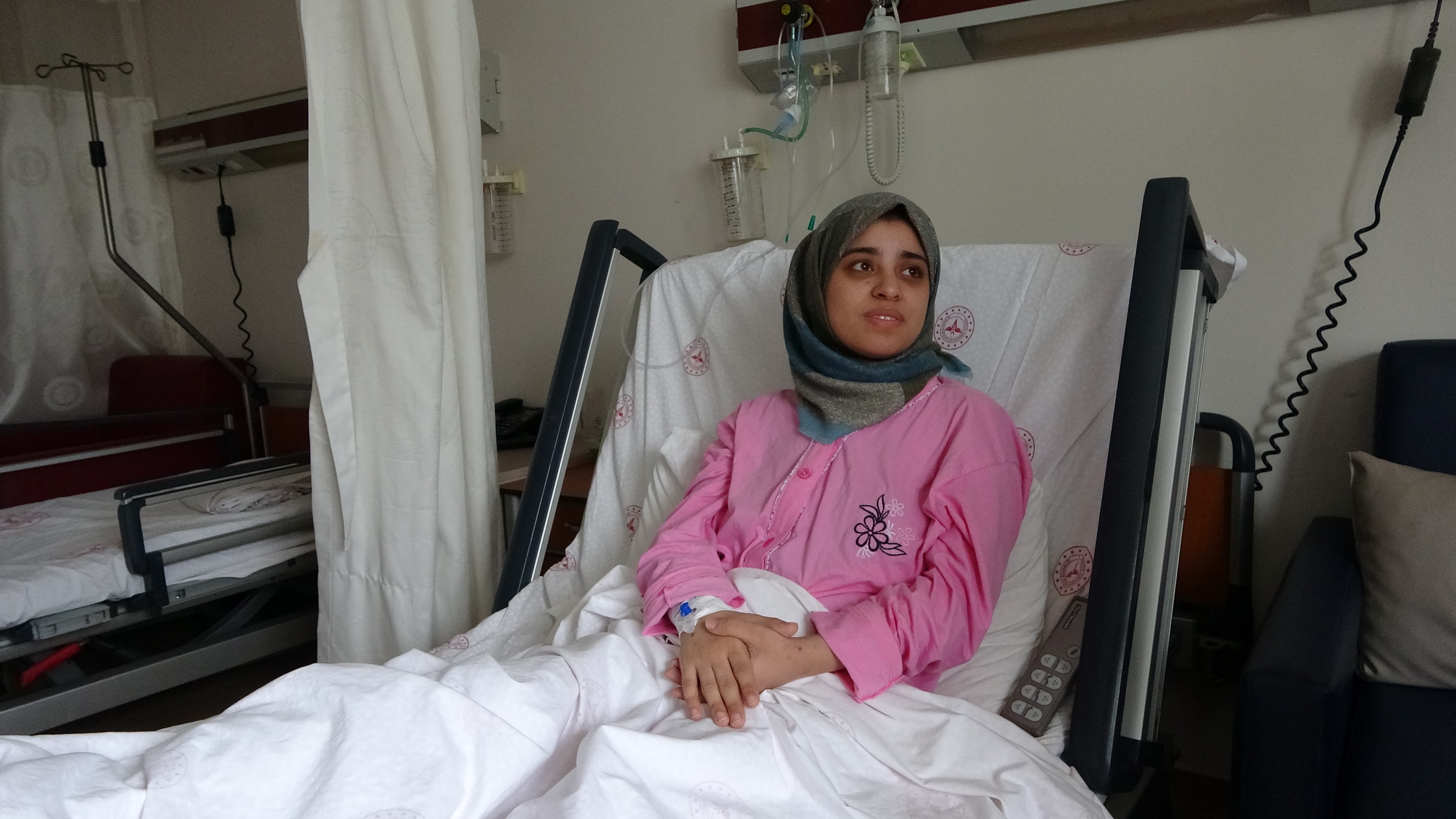Trabzon'da tedavi gören depremzede kadın bebeğini nasıl hayatta tuttuğunu anlattı