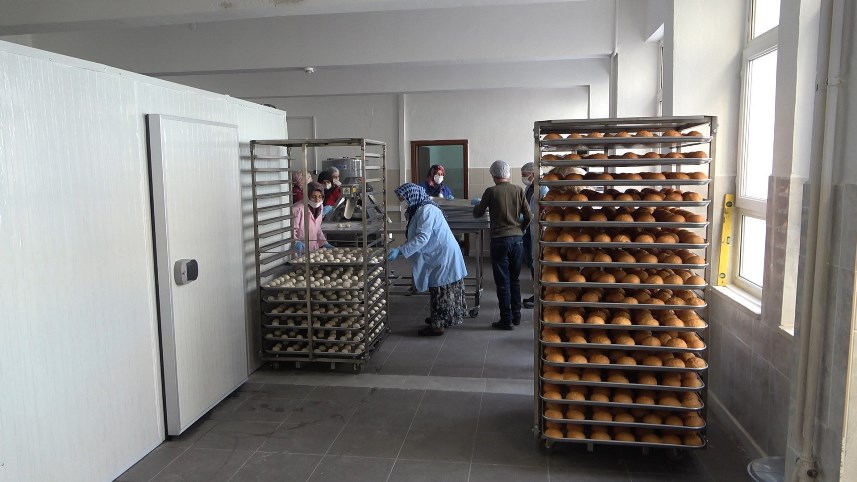 Gümüşhane'de okullar depremzedeler için ekmek üretim merkezi oldu!