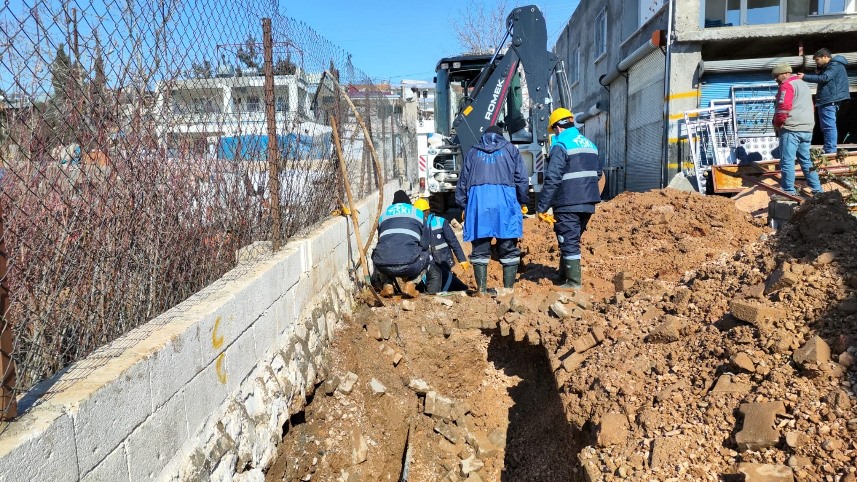 Trabzon Büyükşehir Belediyesi deprem bölgesinde altyapı çalışmalarını yürütüyor