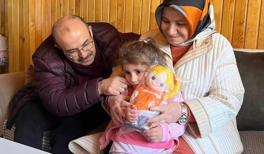 Trabzon Valisi Ustaoğlu, Uzungöl'de depremzedeleri ziyaret etti