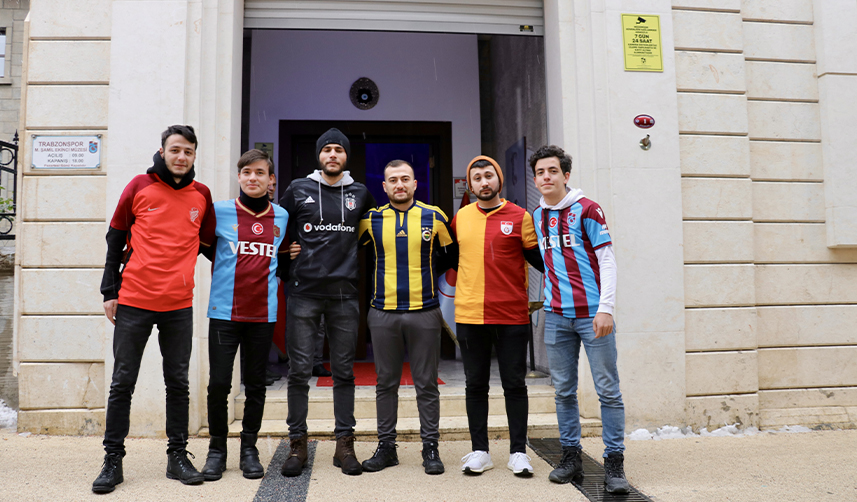 Trabzon'a-gelen-futbolseverler-Şamil-Ekinci-Müzesi'ni-ziyaret-etti