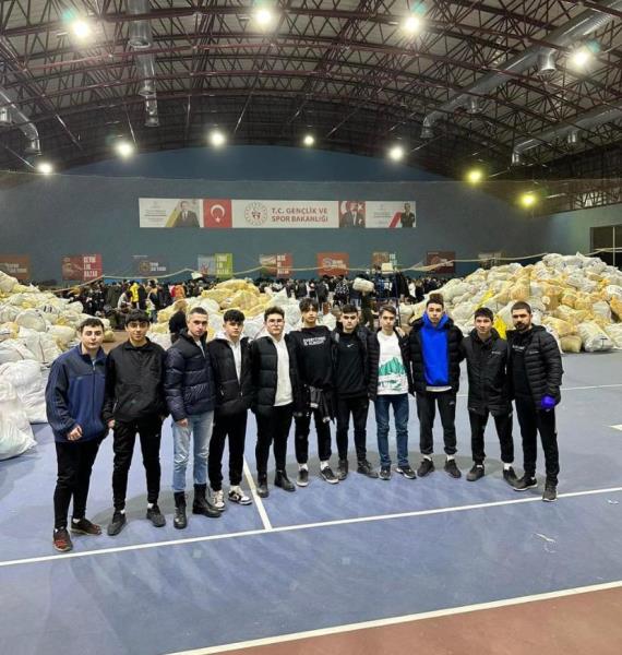Trabzon’da genç futbolculardan yardım çalışmalarına destek