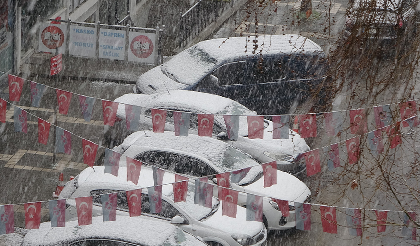 Trabzon'da-kar-yağışı-giderek-etkisini-arttırdı!-128-mahallenin-yolu-ulaşıma-kapandı